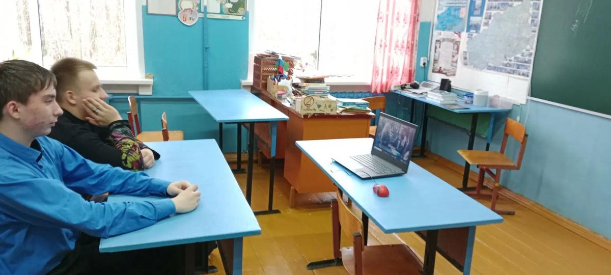 Постер к социальной практике: Сплочение коллектива через полезные  и важные дел