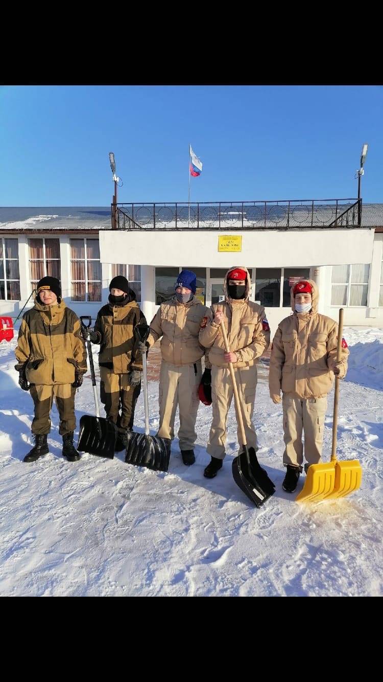 Постер к социальной практике: Общественно -полезное дело, инициированное детьми после просмотра кинофильма "Честь имею"