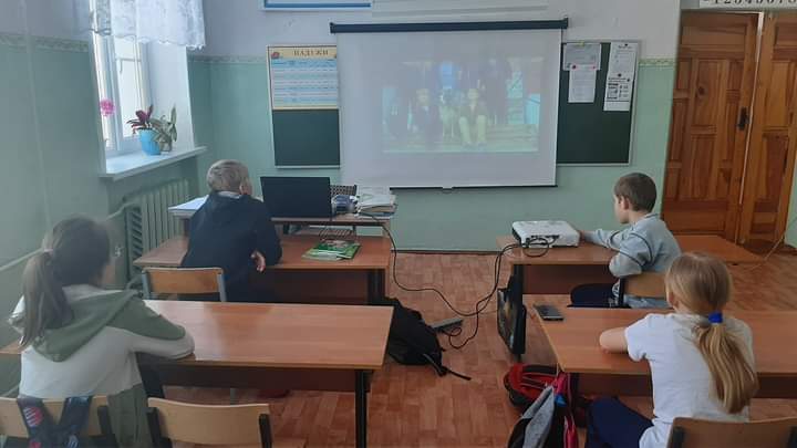 Постер к социальной практике: Когда небо улыбается.