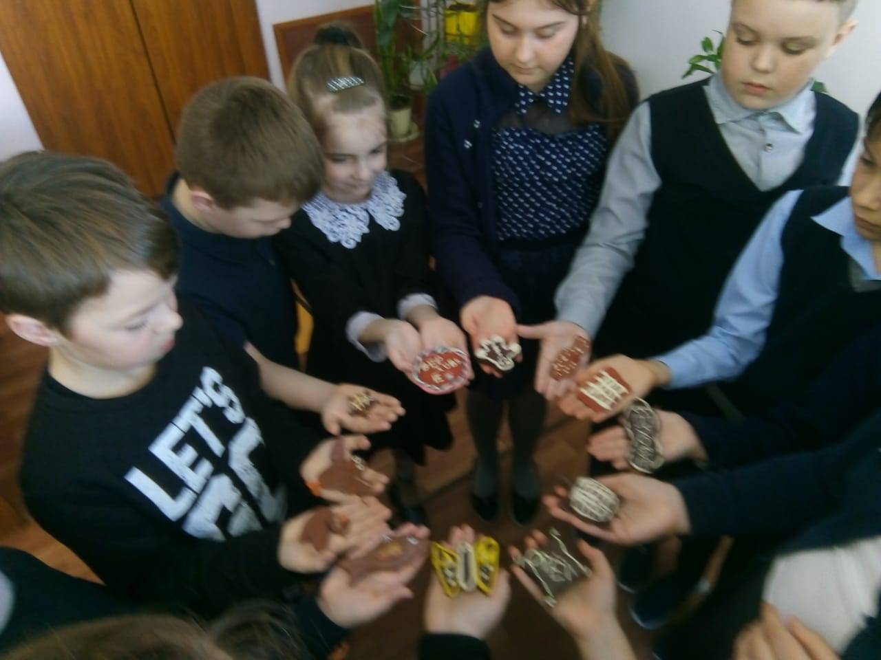 Постер к социальной практике: Выставка рисунков и поделок.