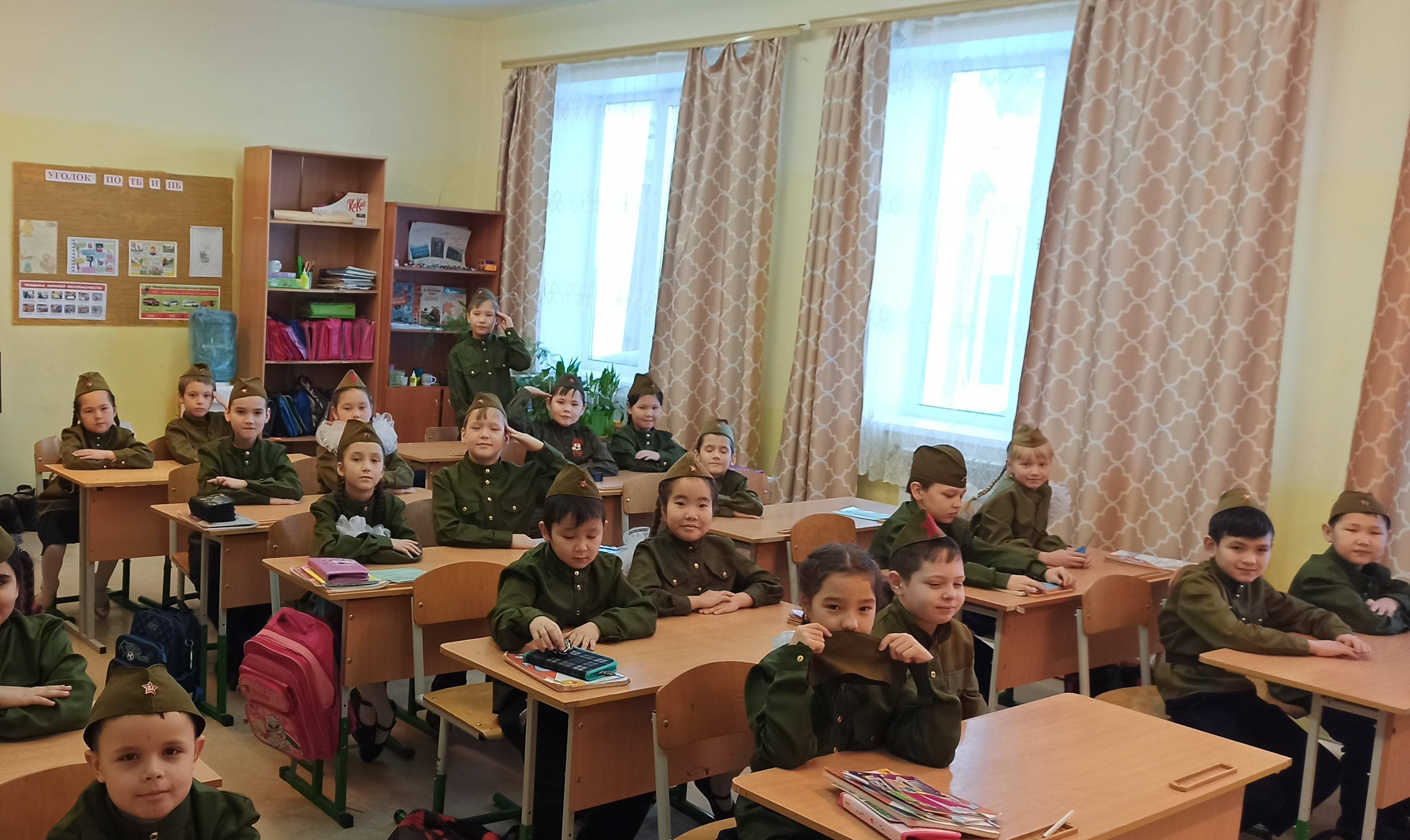 Постер к социальной практике: Улыбнись - и тебе улыбнется весь мир!/Акция "Коробка добра/помощь детям
