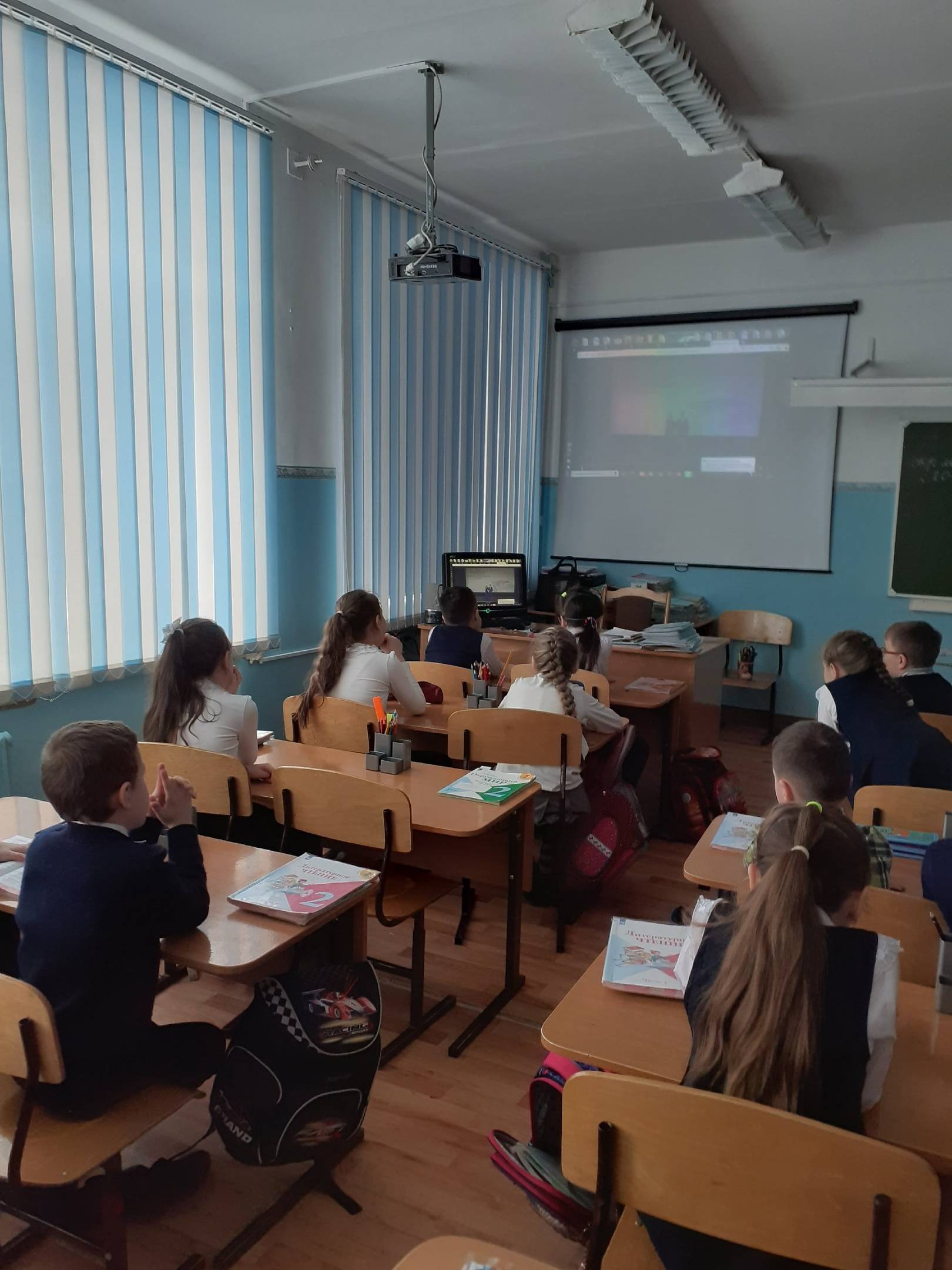 Постер к социальной практике: Творческие работы детей "Улыбка радуги"