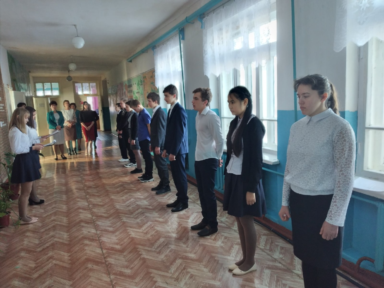 Постер к социальной практике: Еженедельная школьная линейка
