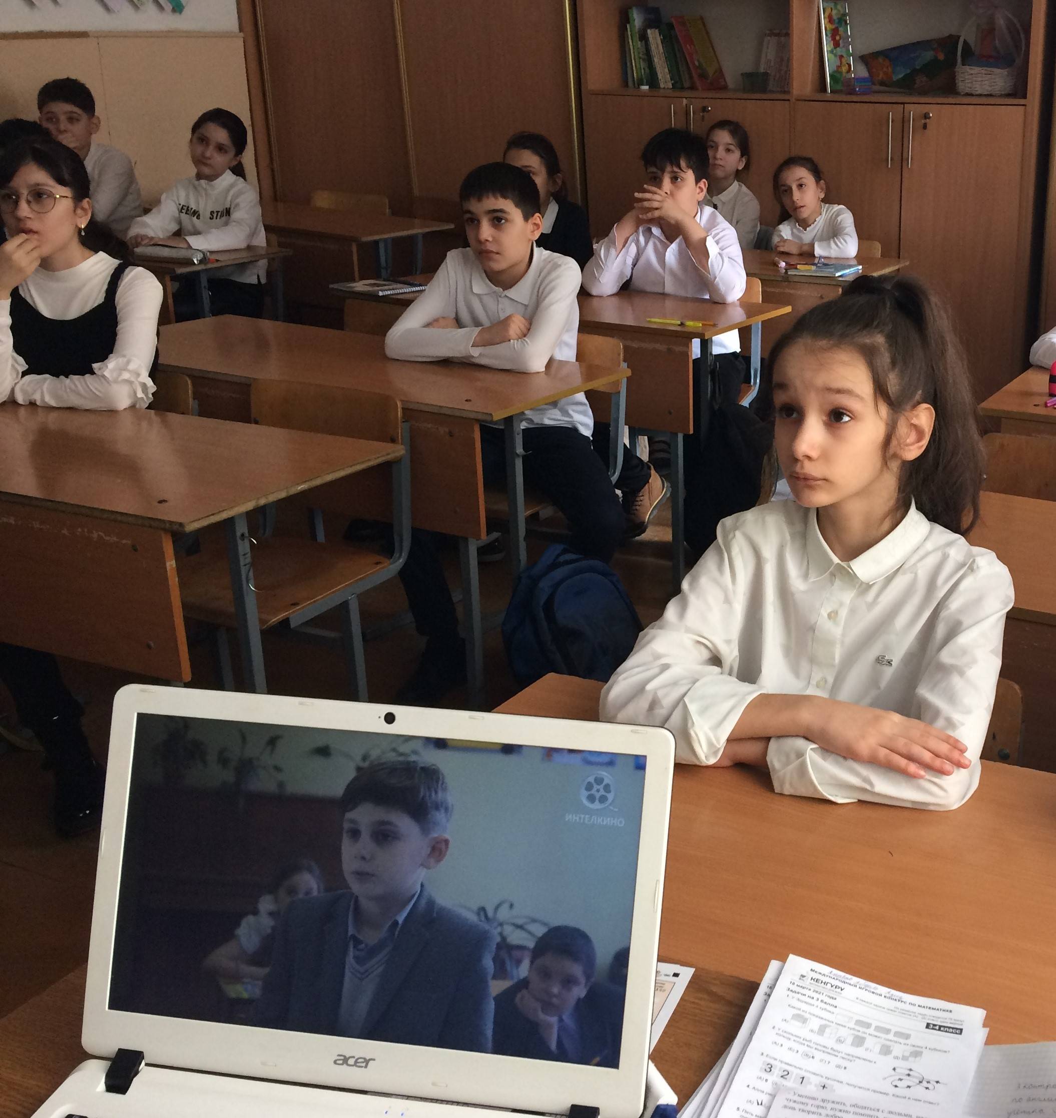 Постер к социальной практике: Дружба крепкая не сломается