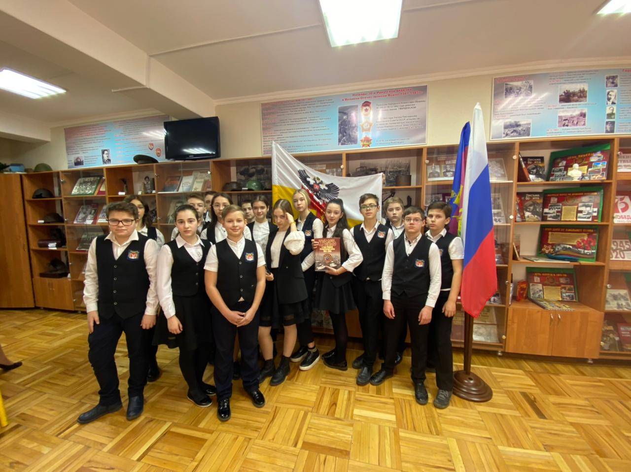 Постер к социальной практике: Величие России в ее людях.