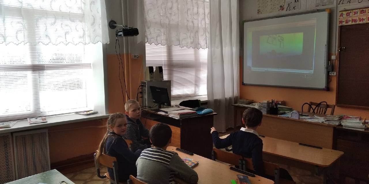 Постер к социальной практике: Киноурок «Когда небо улыбается»