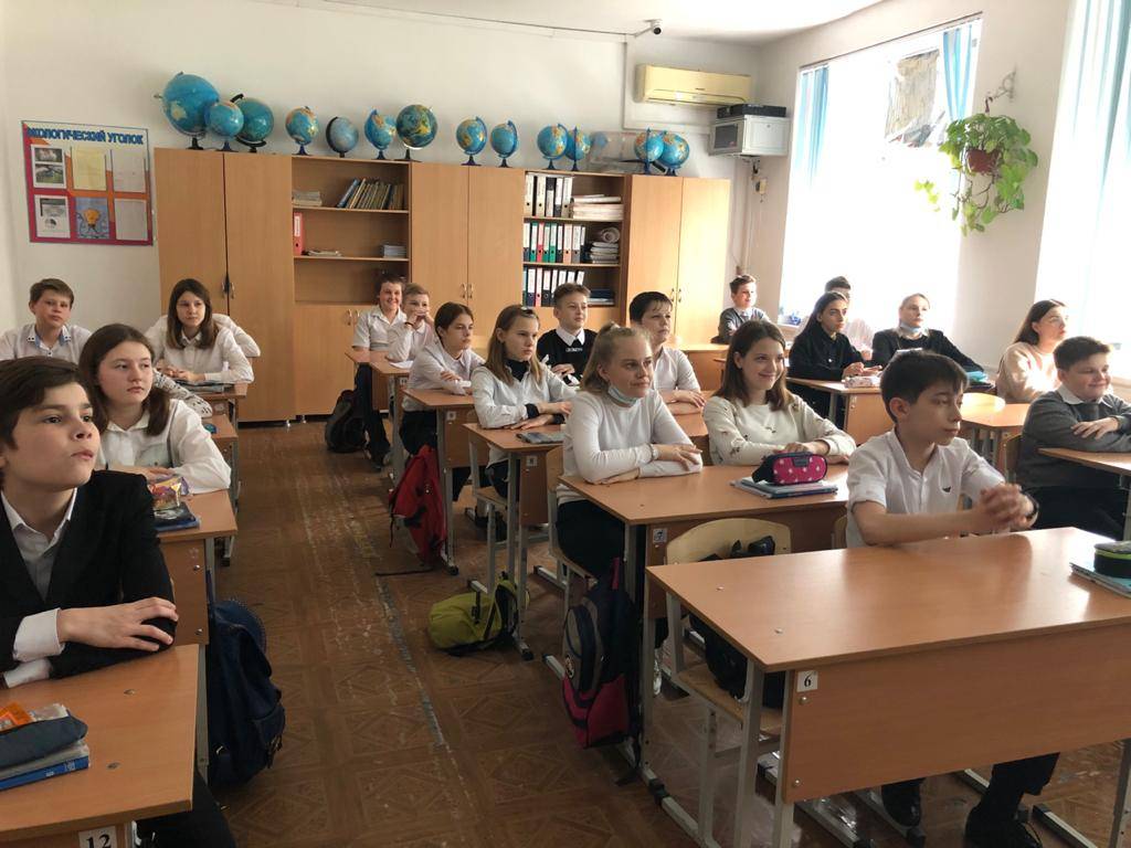 Постер к социальной практике: Наш долг - помнить наших героев