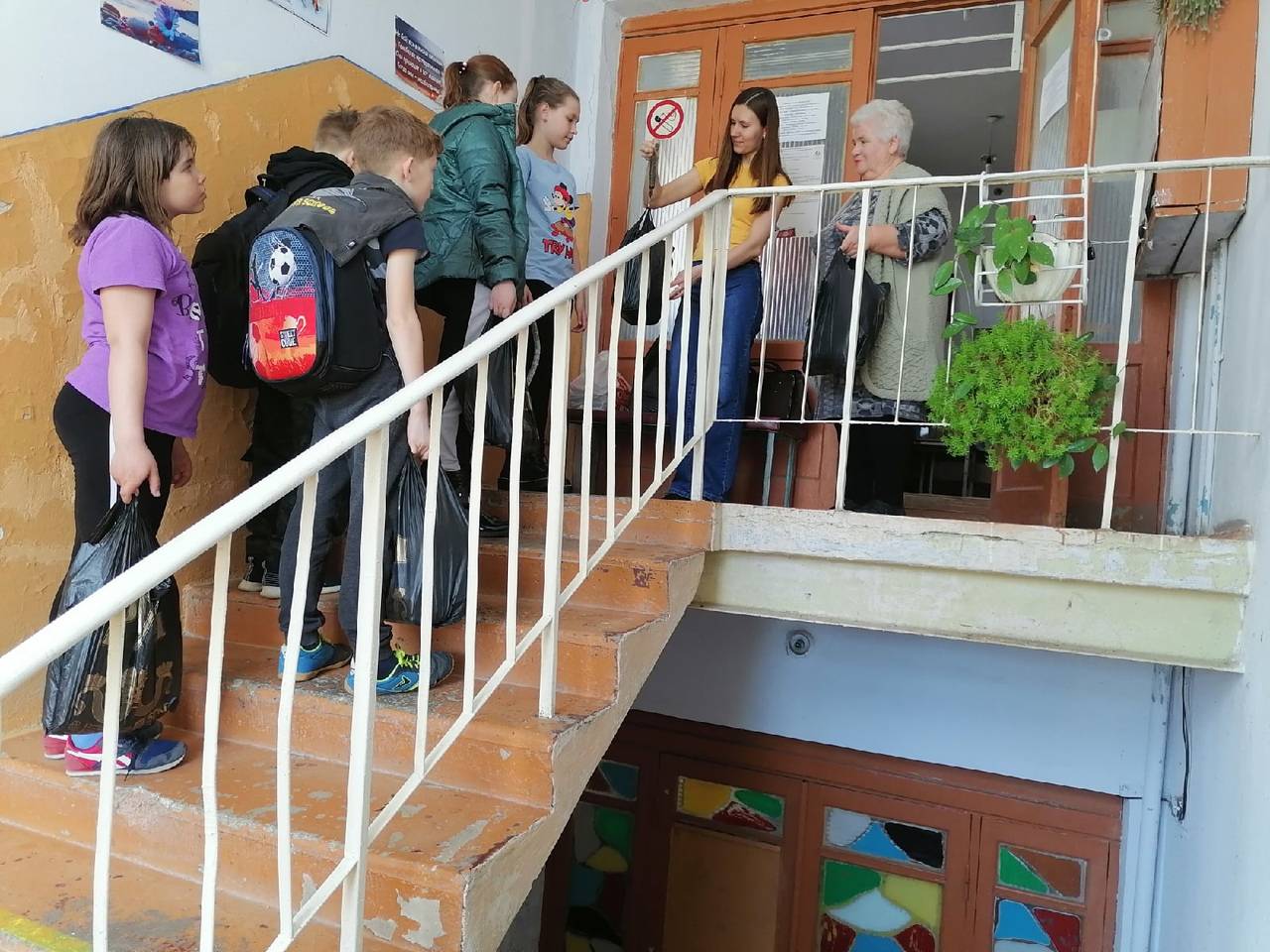 Постер к социальной практике: Созидательный труд / Сбор макулатуры для сельской библиотеки