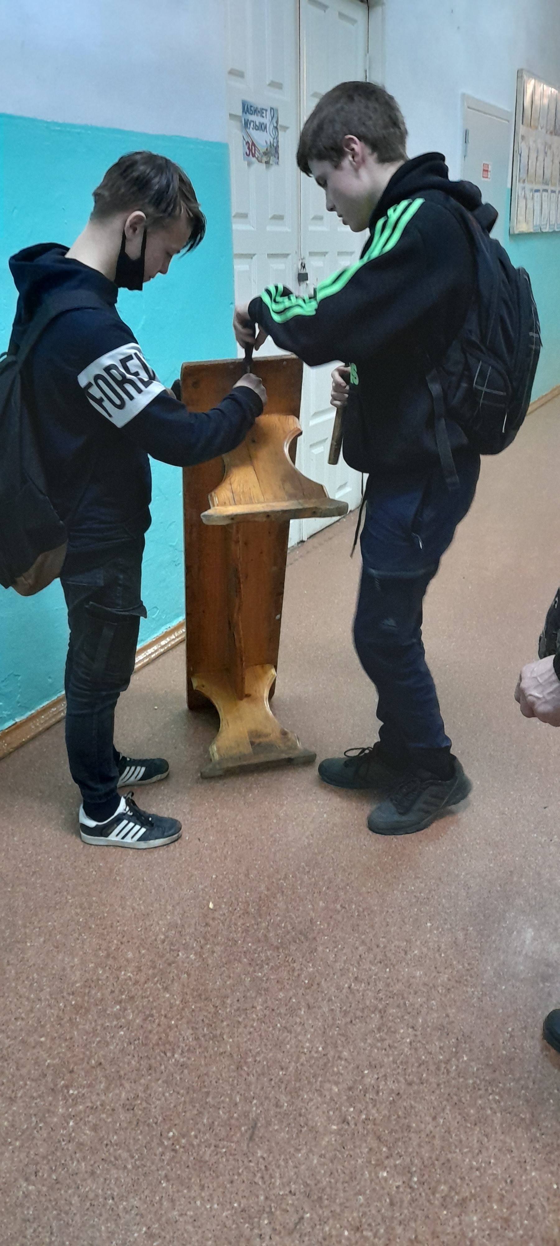 Постер к социальной практике: акция "Трудовой час"