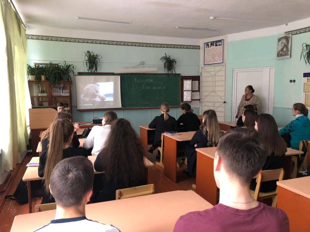 Постер к социальной практике: Чтобы достичь цели, нужно, прежде всего,к ней идти.