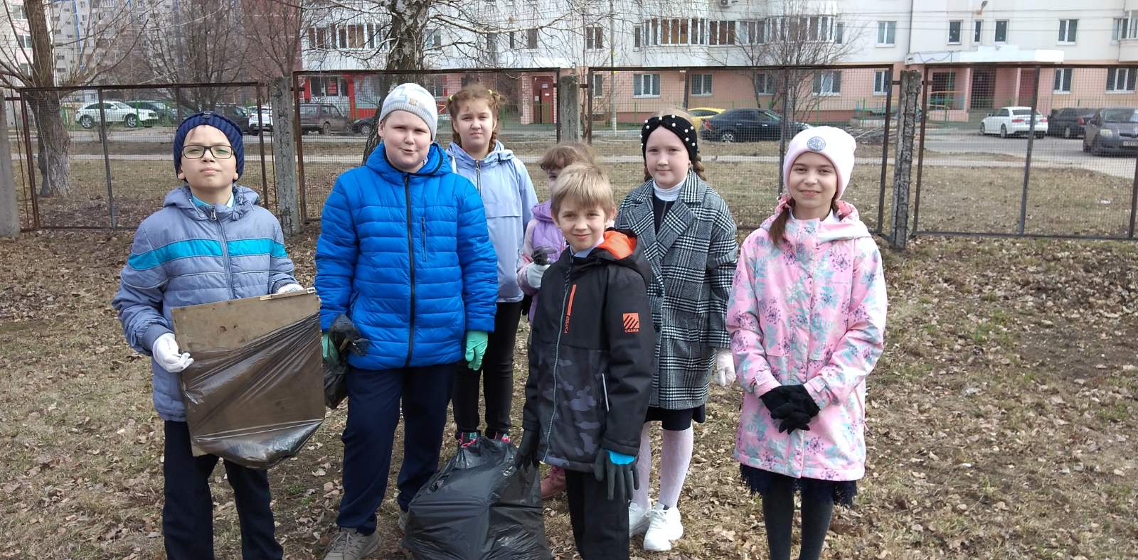 Постер к социальной практике: "Мы не хотим стоять в стороне. Мы - за порядок на нашей земле!"