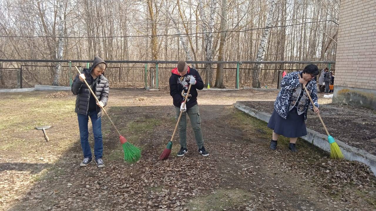 Постер к социальной практике: Благоустройство территории школы