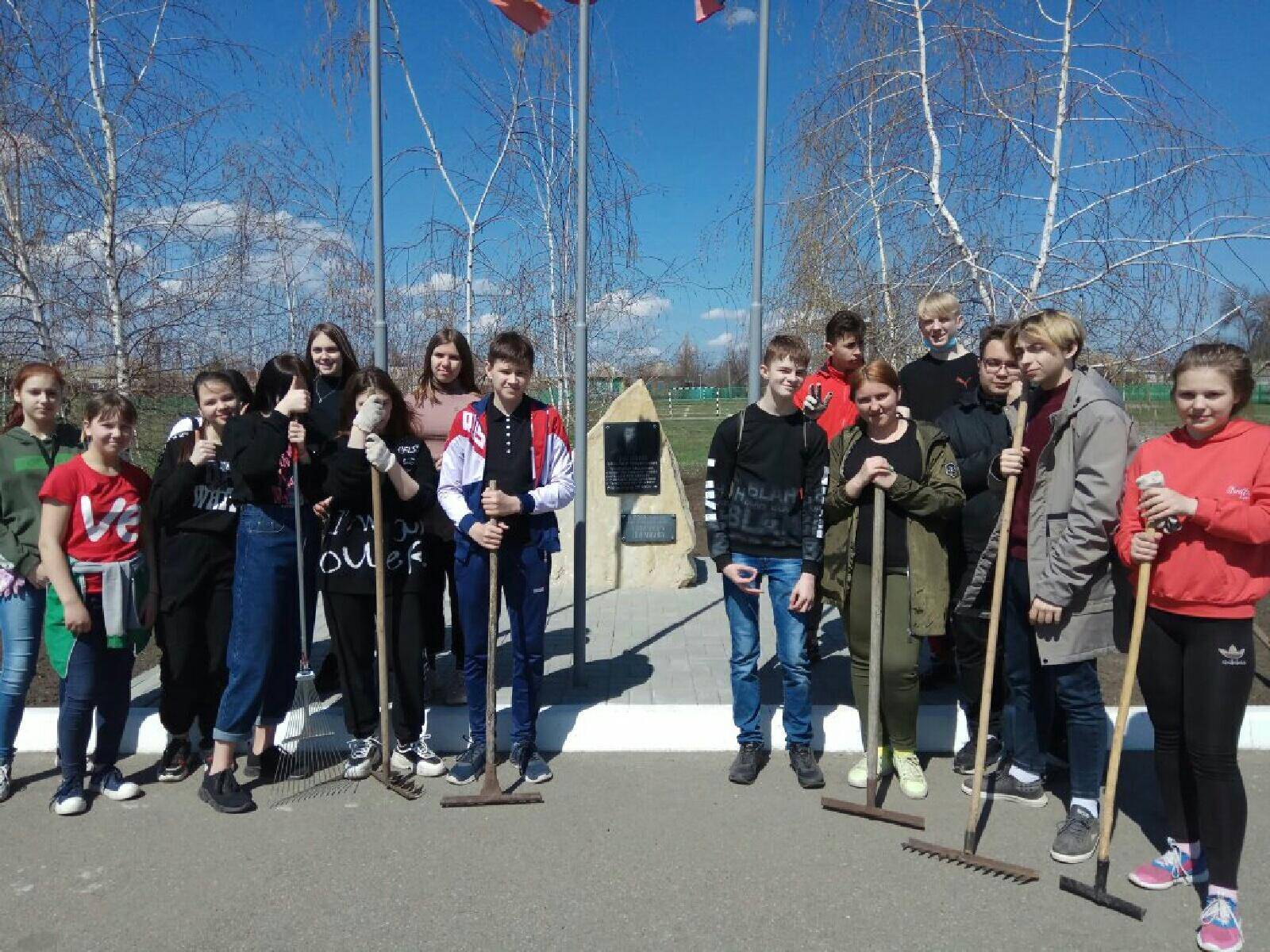 Постер к социальной практике: Чтим память героя/акция "Чистый двор"