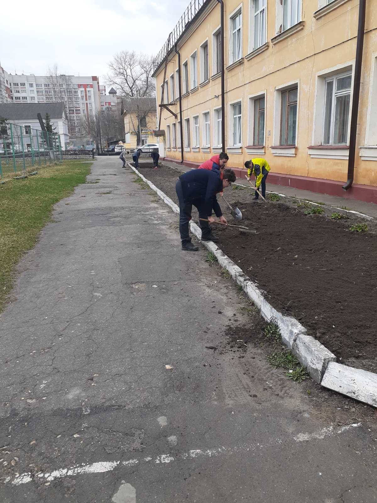Постер к социальной практике: Благоустройство школьного двора (подготовка клумб для школьного цветника)