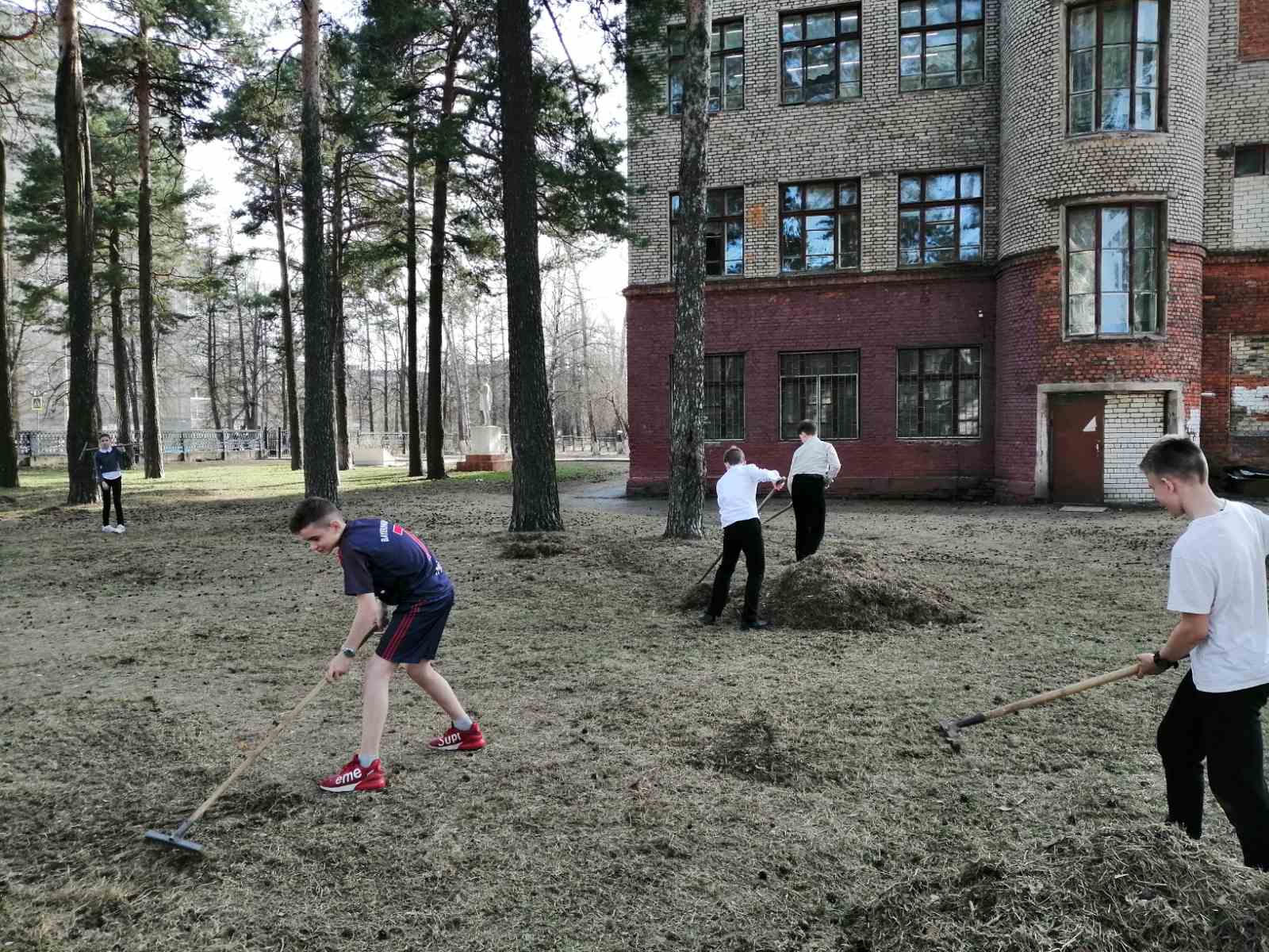 Постер к социальной практике: Созидательный труд