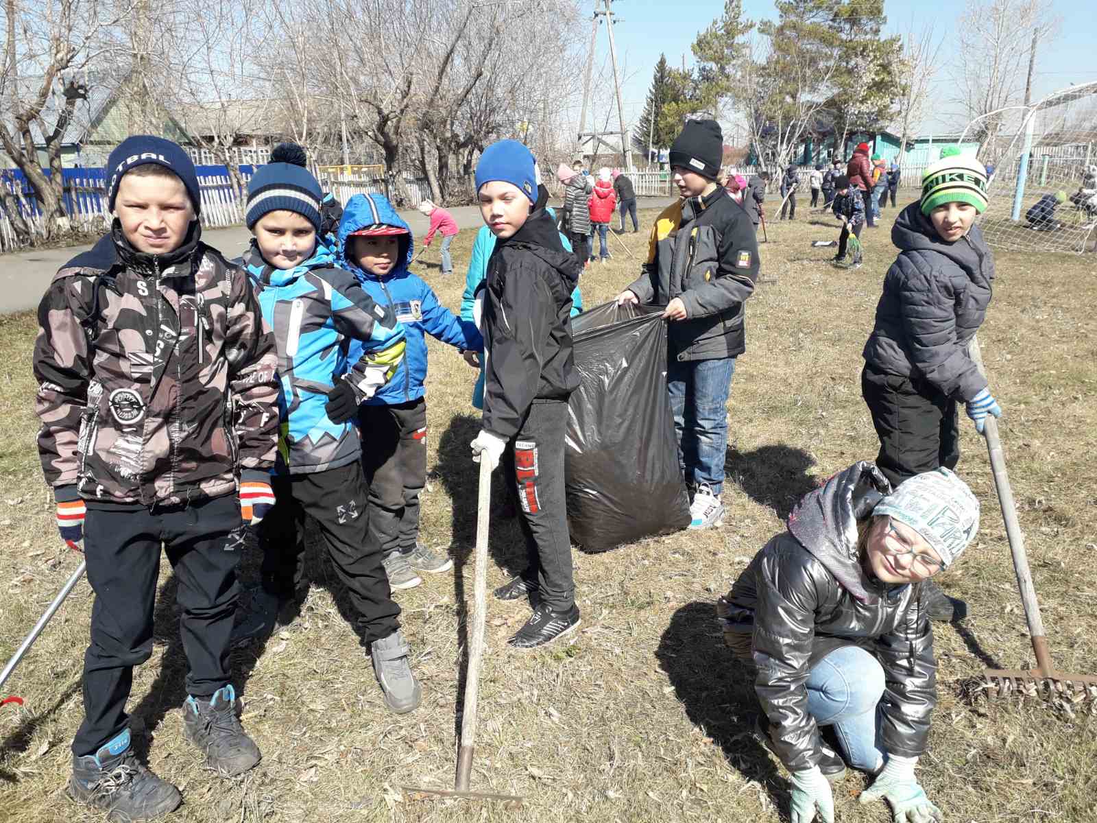 Постер к социальной практике: Школьный субботник "Мы за чистое село!"