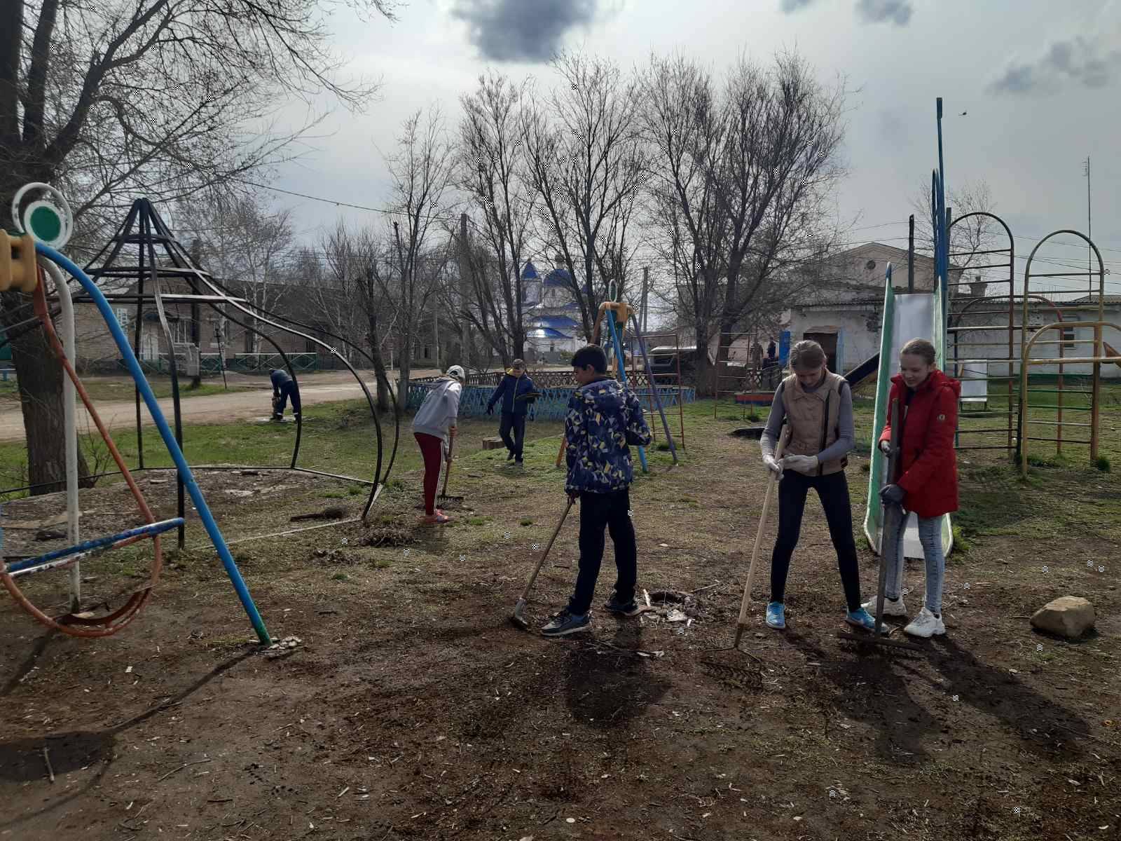 Постер к социальной практике: «Наш труд — на радость детворе»