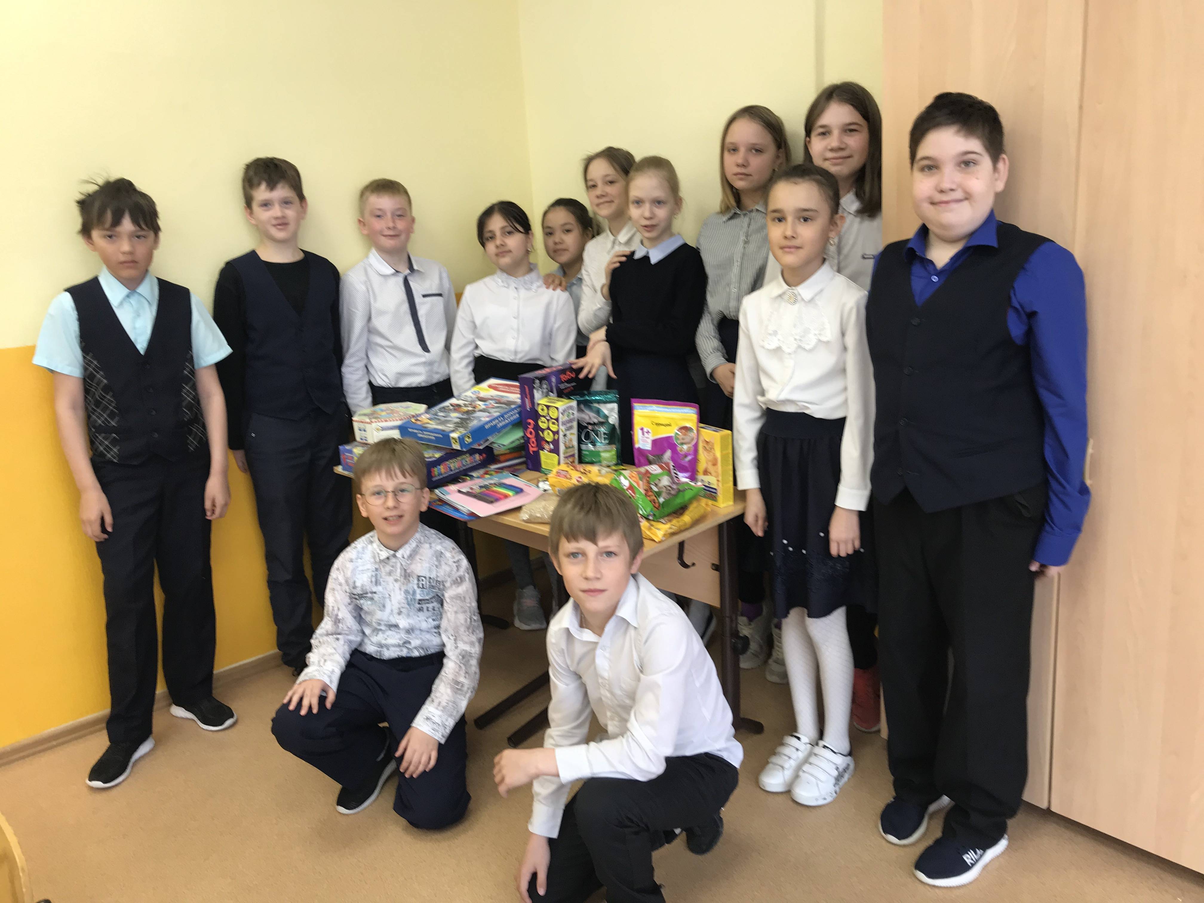 Постер к социальной практике: Экология снаружи - экология внутри/Сбор корма для животных