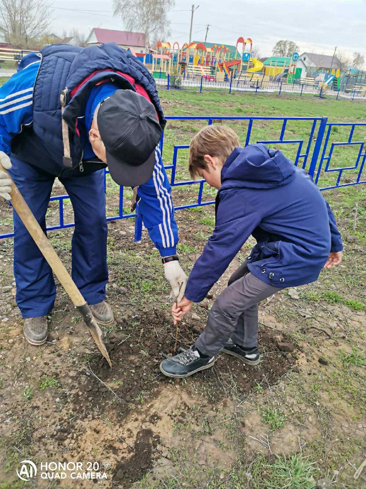 Постер к социальной практике: Уборка территории и озеленение парка