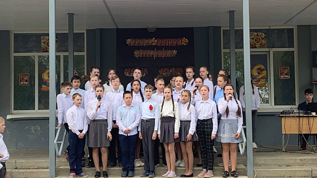 Постер к социальной практике: Нужно, чтобы мы с тобою помнили имена героев своих