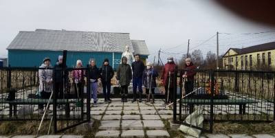 Постер к социальной практике: Трудовой десант по уборке территории памятников воинам Великой Отечественной войны (обелиск односельчанам, не вернувшимся с войны, памятник воинам, погибшим в госпитале, находившемся в селе Нюхча во время войны).