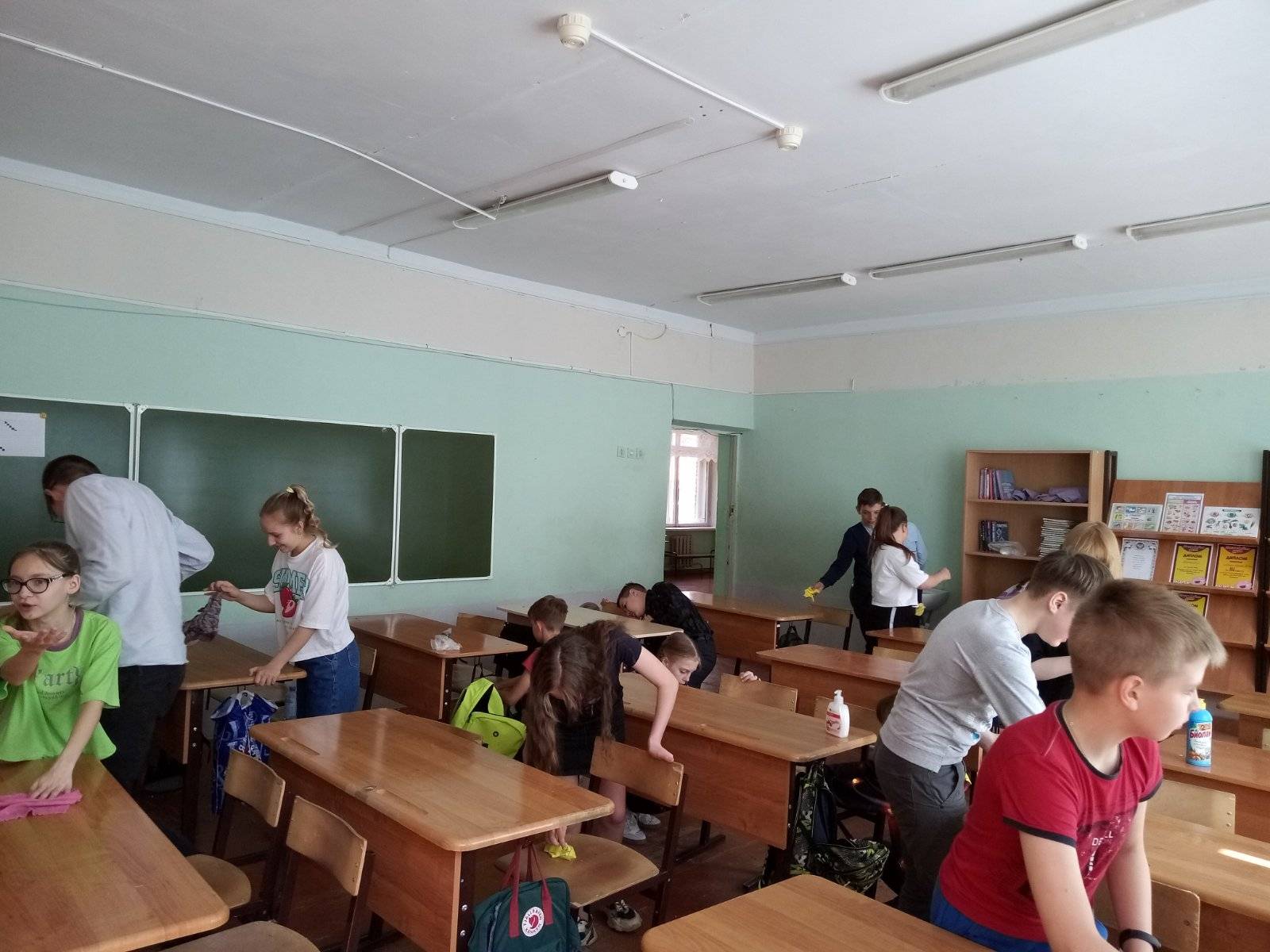 Постер к социальной практике: Воспитание трудом.