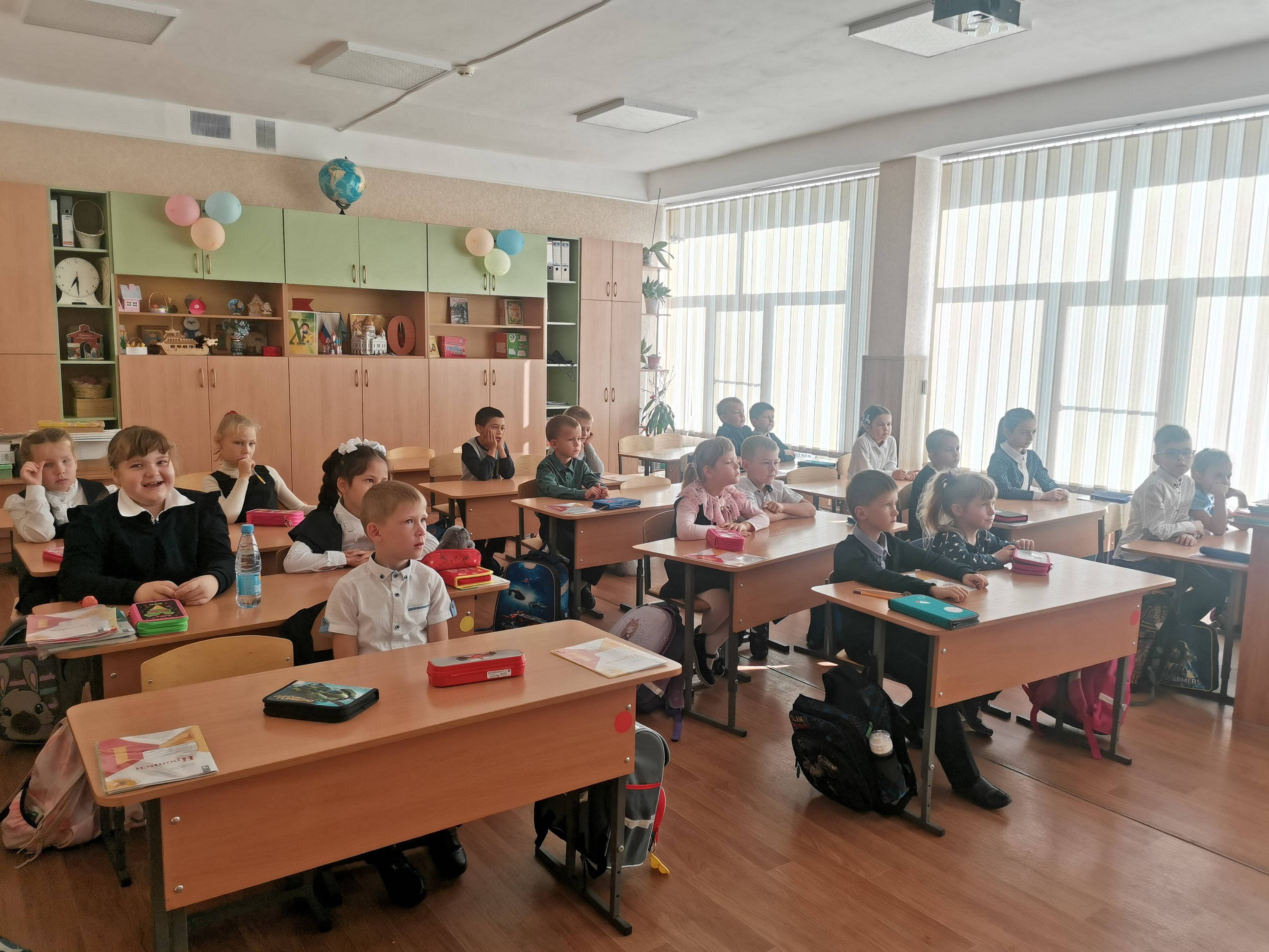 Постер к социальной практике: Классный час "Мир начинается с уважения"