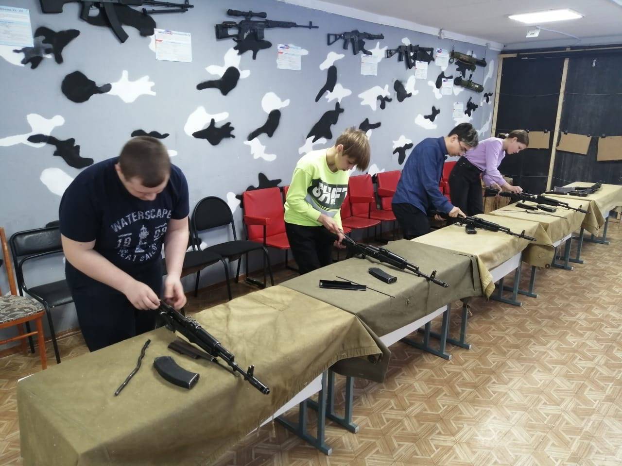 Постер к социальной практике: Чтим память героев / Единый день киноурока, приуроченный ко Дню Защитника Отечества