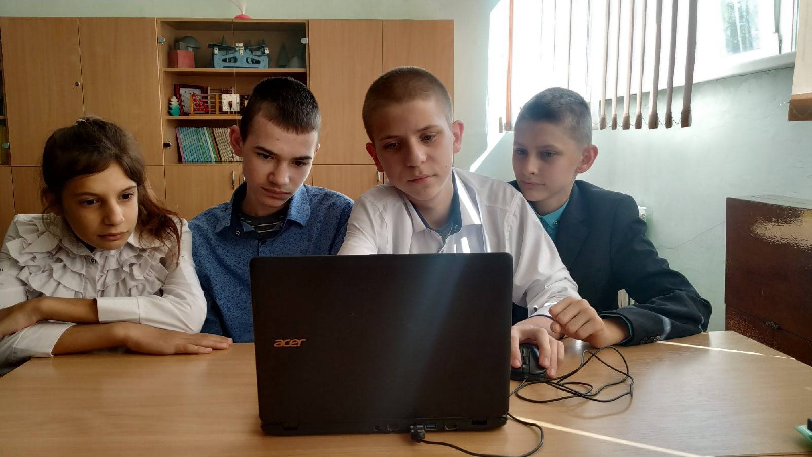 Постер к социальной практике: Коллективное детское творчество "Волшебная восьмерка"