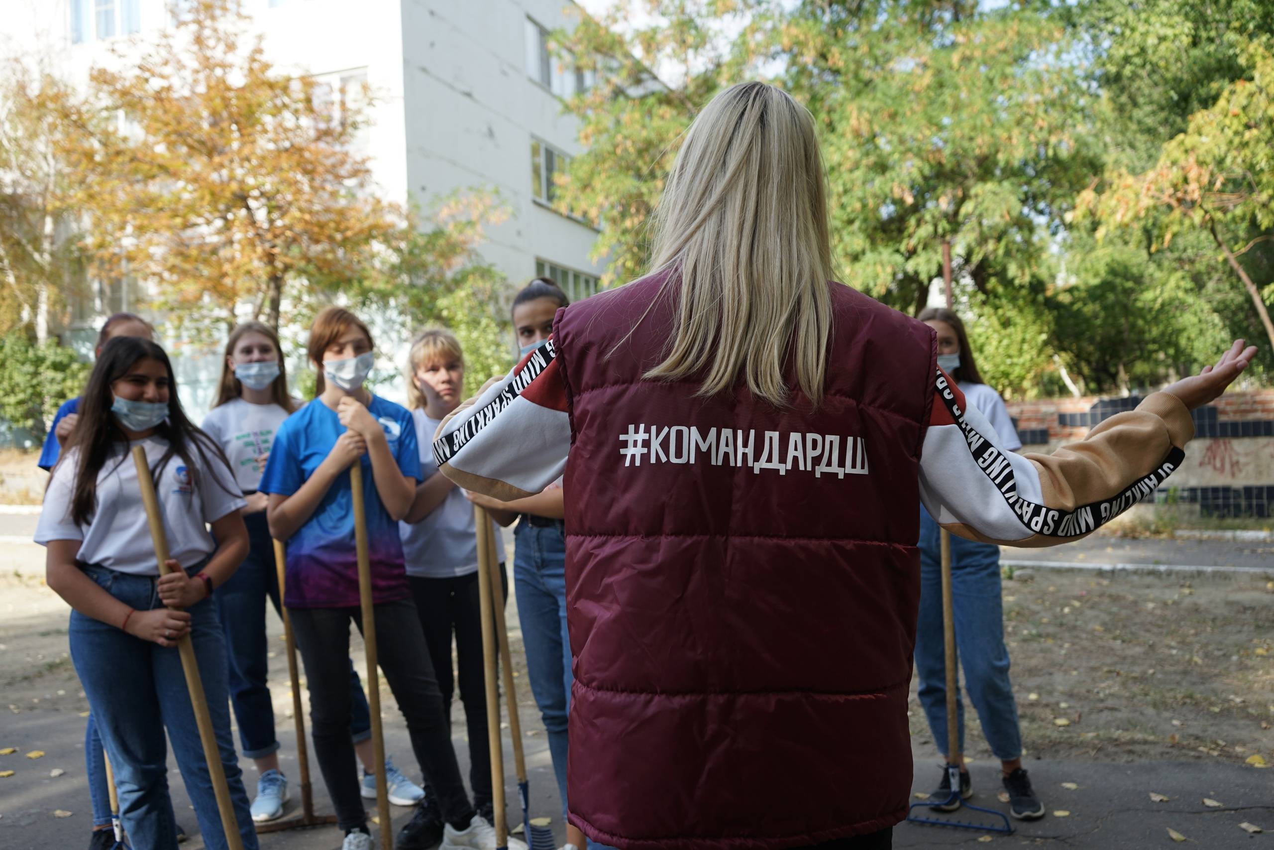 Постер к социальной практике: Чистоты не бывает много!/ акция "Экодежурный "у школы.