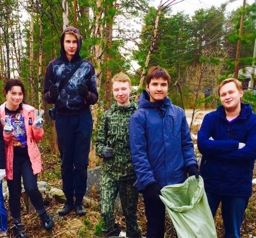 Постер к социальной практике: Сделаем планету чище! (Школьный субботник по уборке территории и близлежащей лесной территории)
