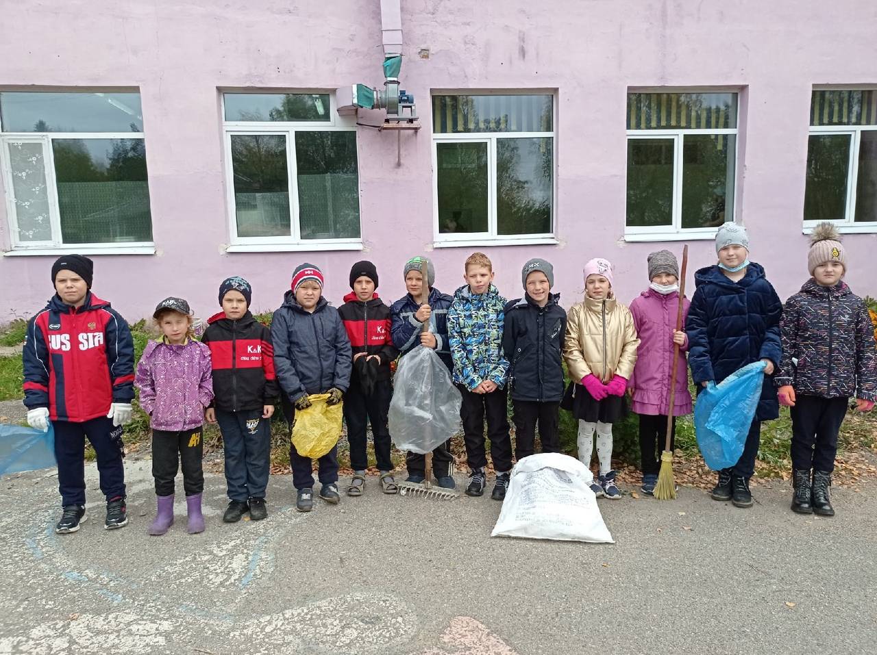 Постер к социальной практике: "Мы с природой дружим, мусор нам не нужен!"