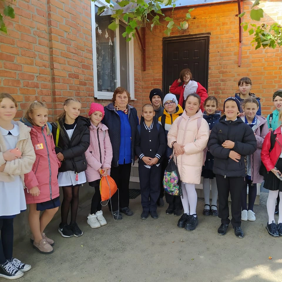 Постер к социальной практике: Уважение других дает повод к уважению самого себя.