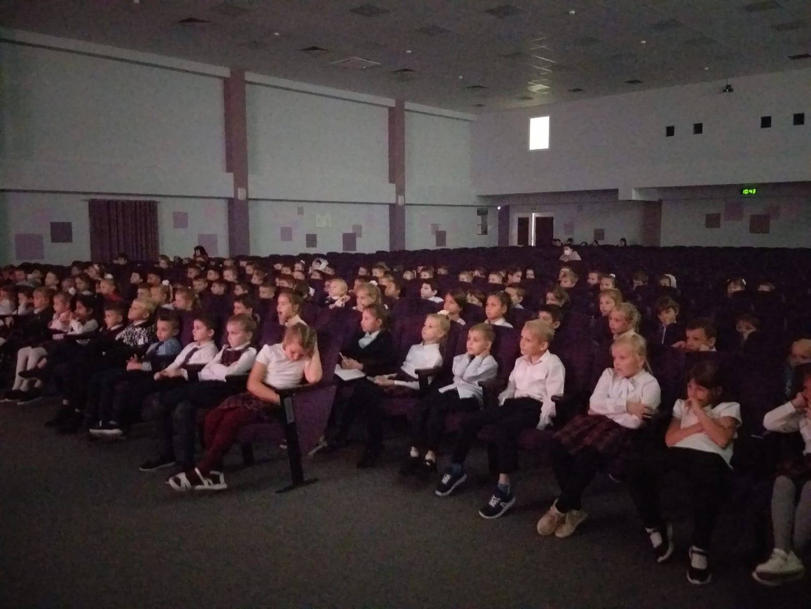 Постер к социальной практике: Ответственность происходит от слова " отвечать".