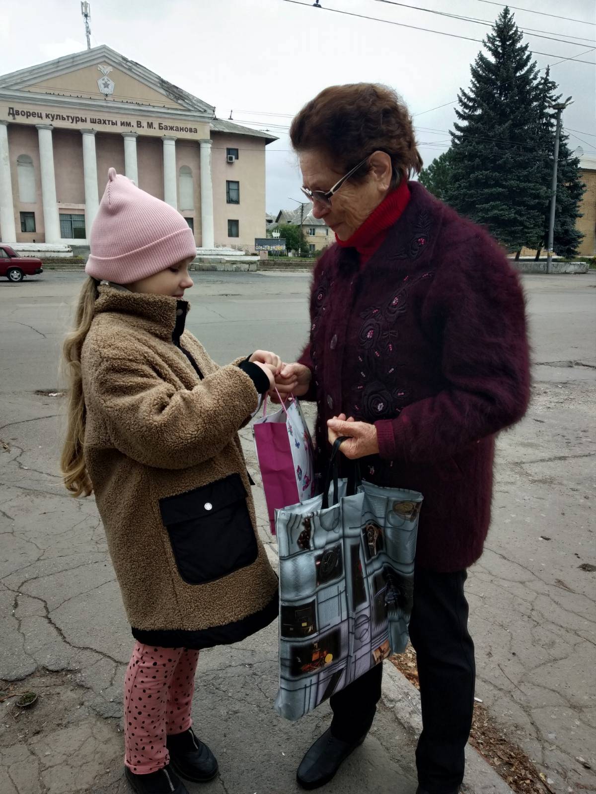 Постер к социальной практике: "Старших уважай, младших воспитывай"