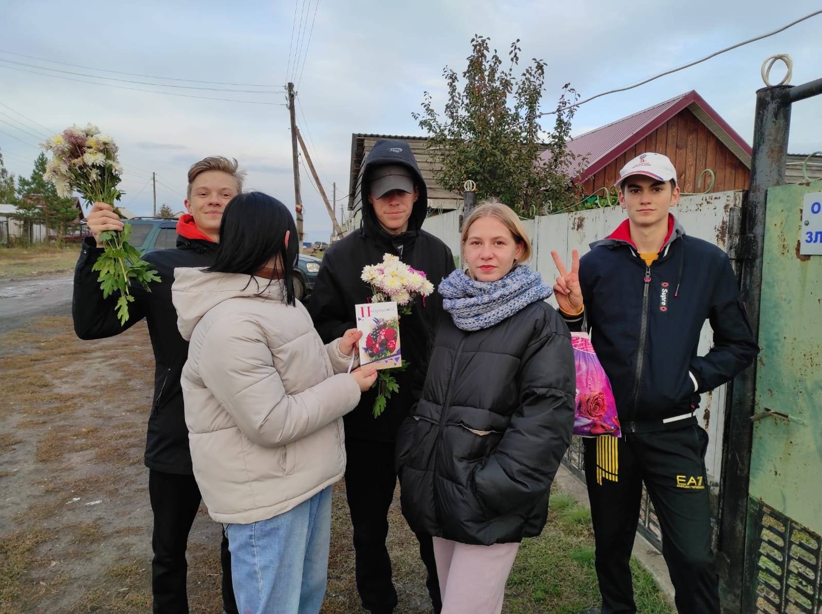 Постер к социальной практике: Дом. Никто не одинок! / Коллективизм