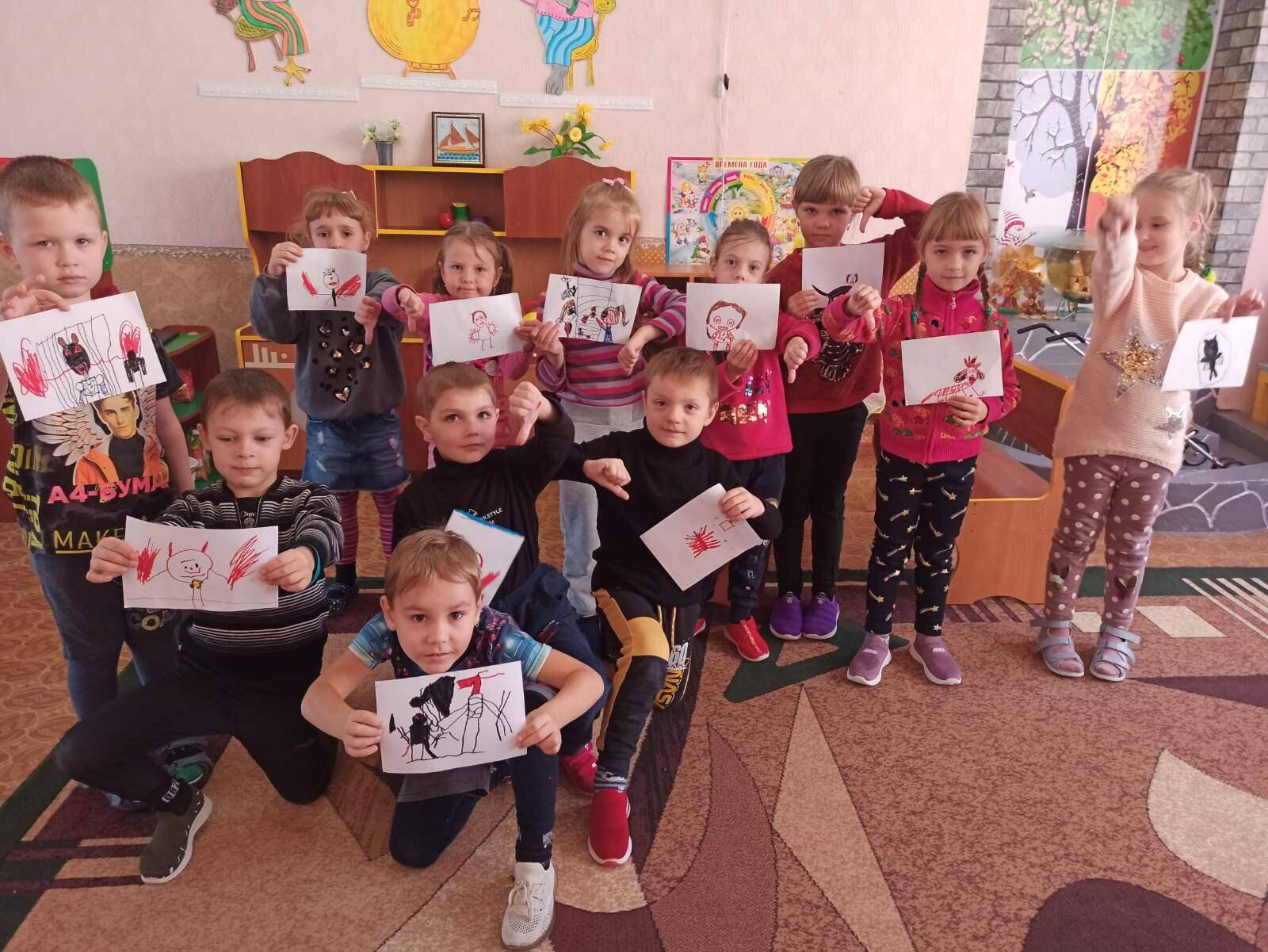 Постер к социальной практике: Радость, улыбку дарит лишь тот, кто без зависти в сердце живет