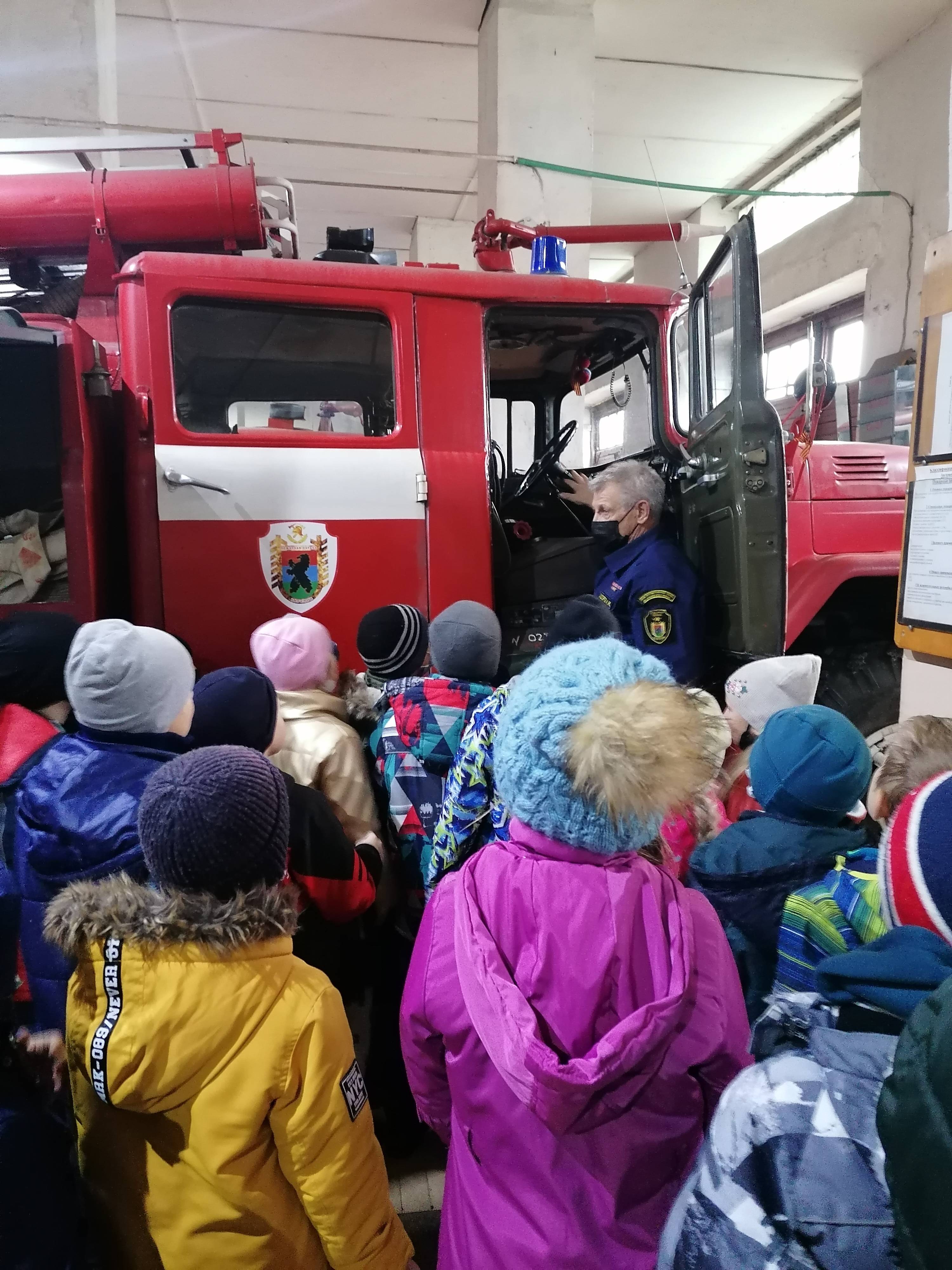 Постер к социальной практике: "Нелёгкая жизнь пожарного"