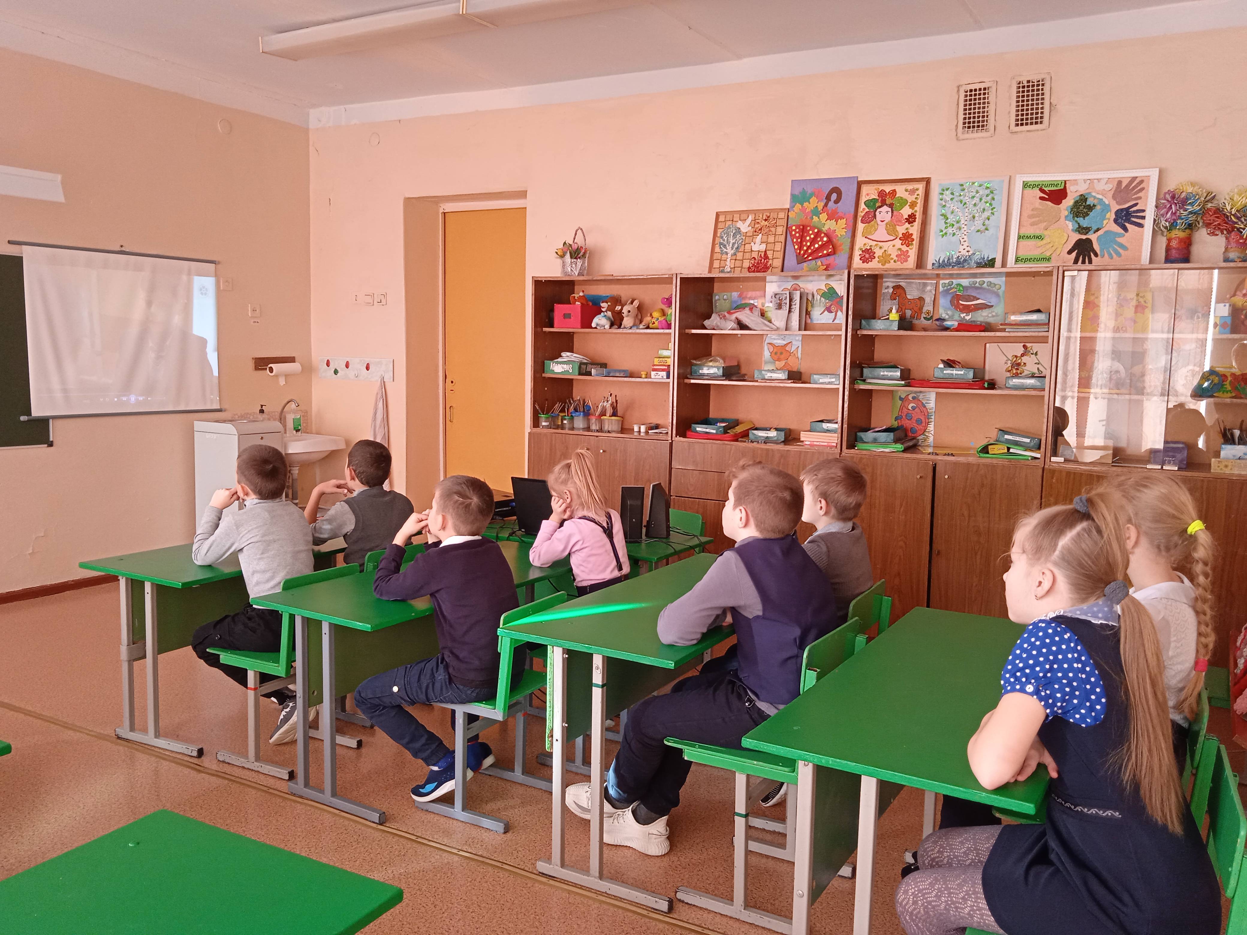 Постер к социальной практике: Коль беда случится вдруг, мне поможет верный друг!
