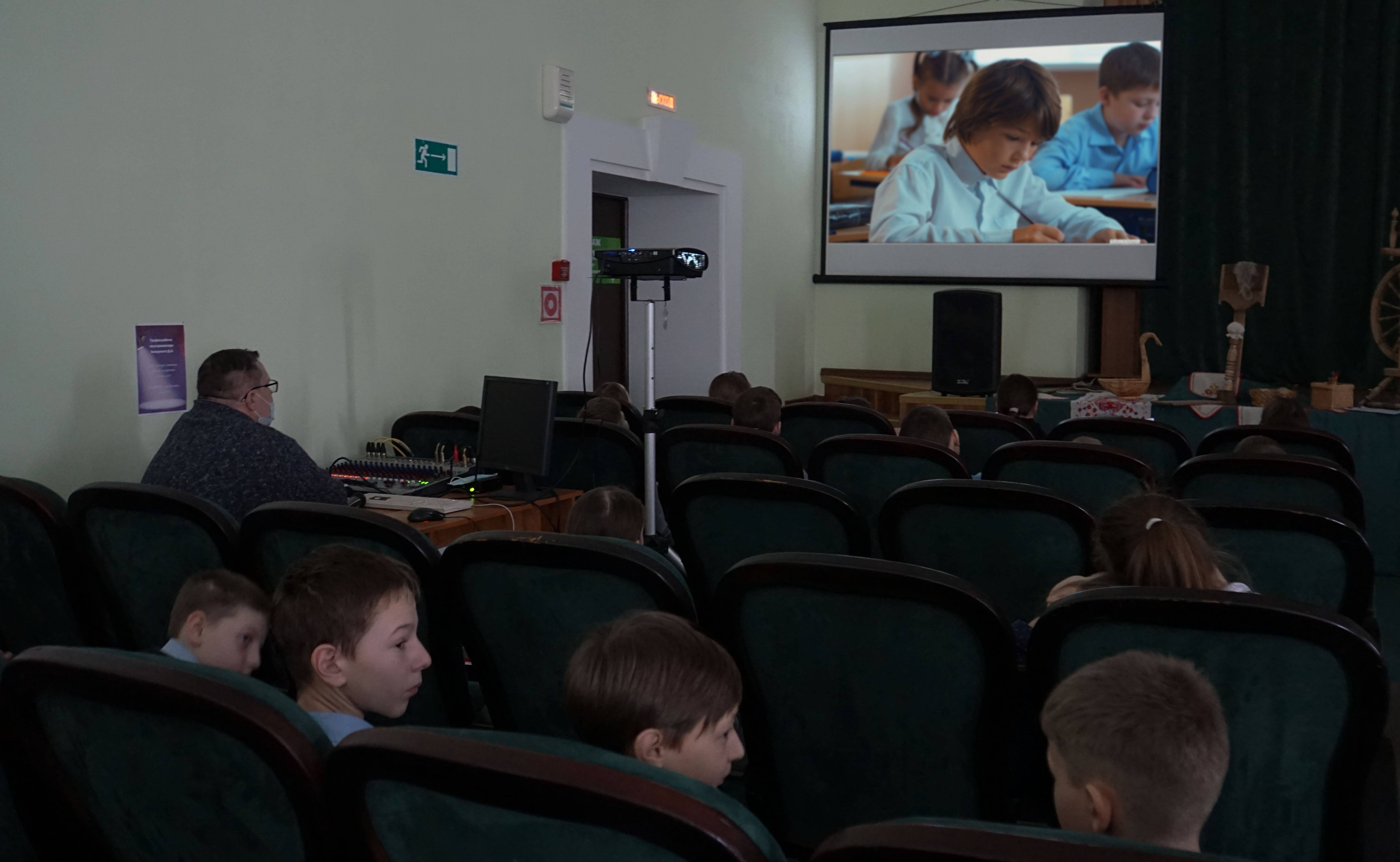 Постер к социальной практике: Просмотр фильма