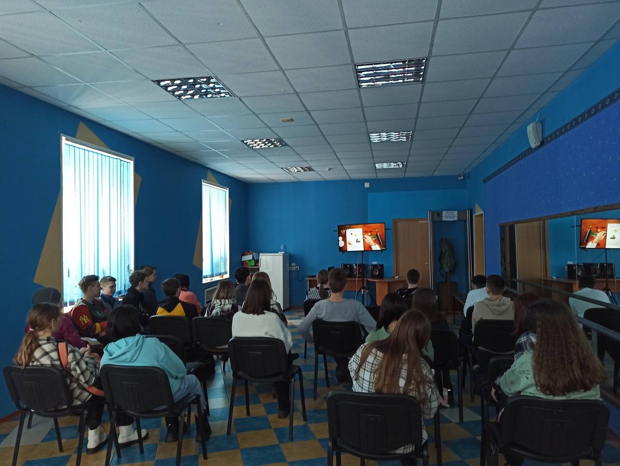 Постер к социальной практике: Все помогают всем!