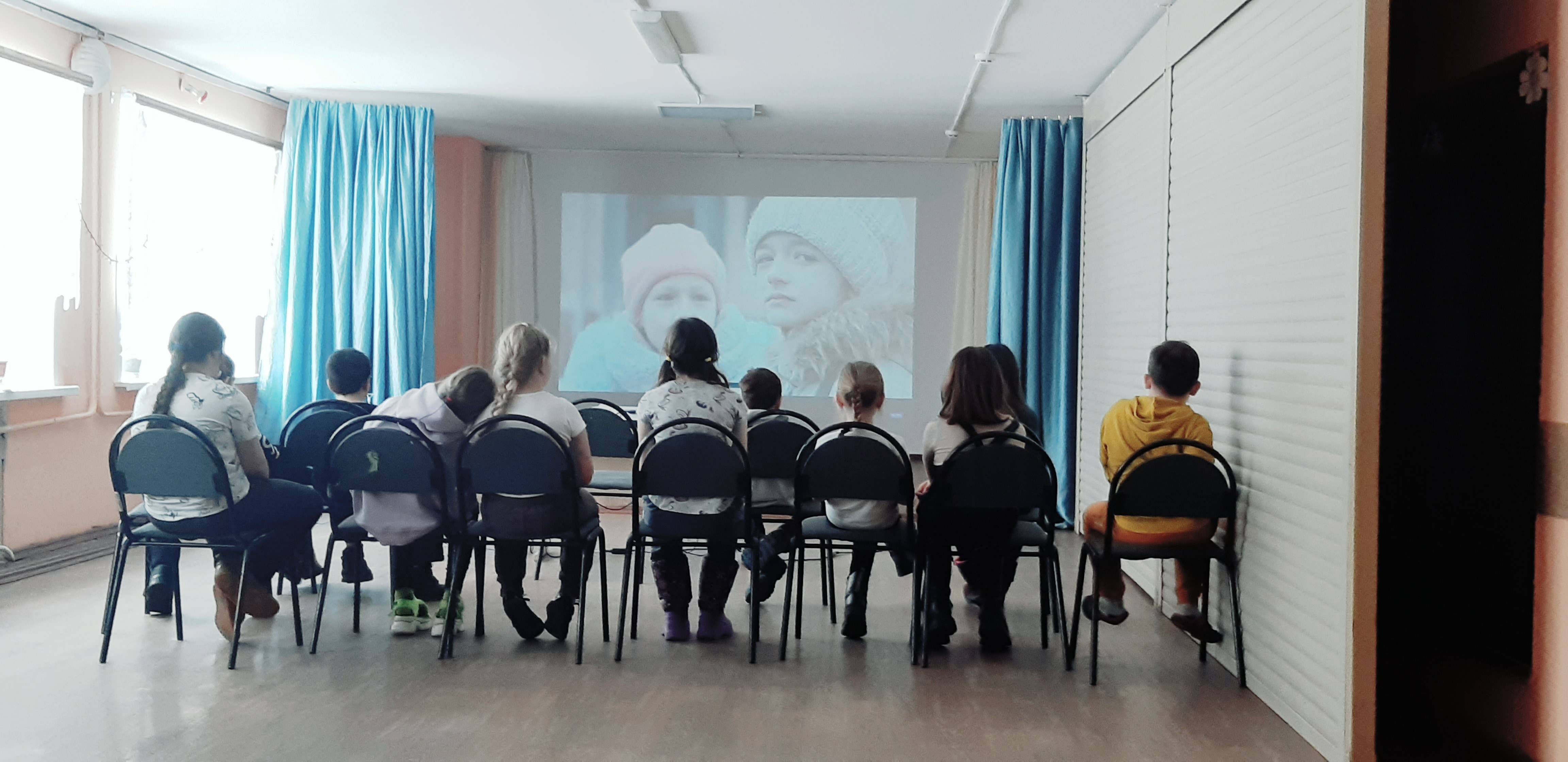 Постер к социальной практике: "Все помогают всем"