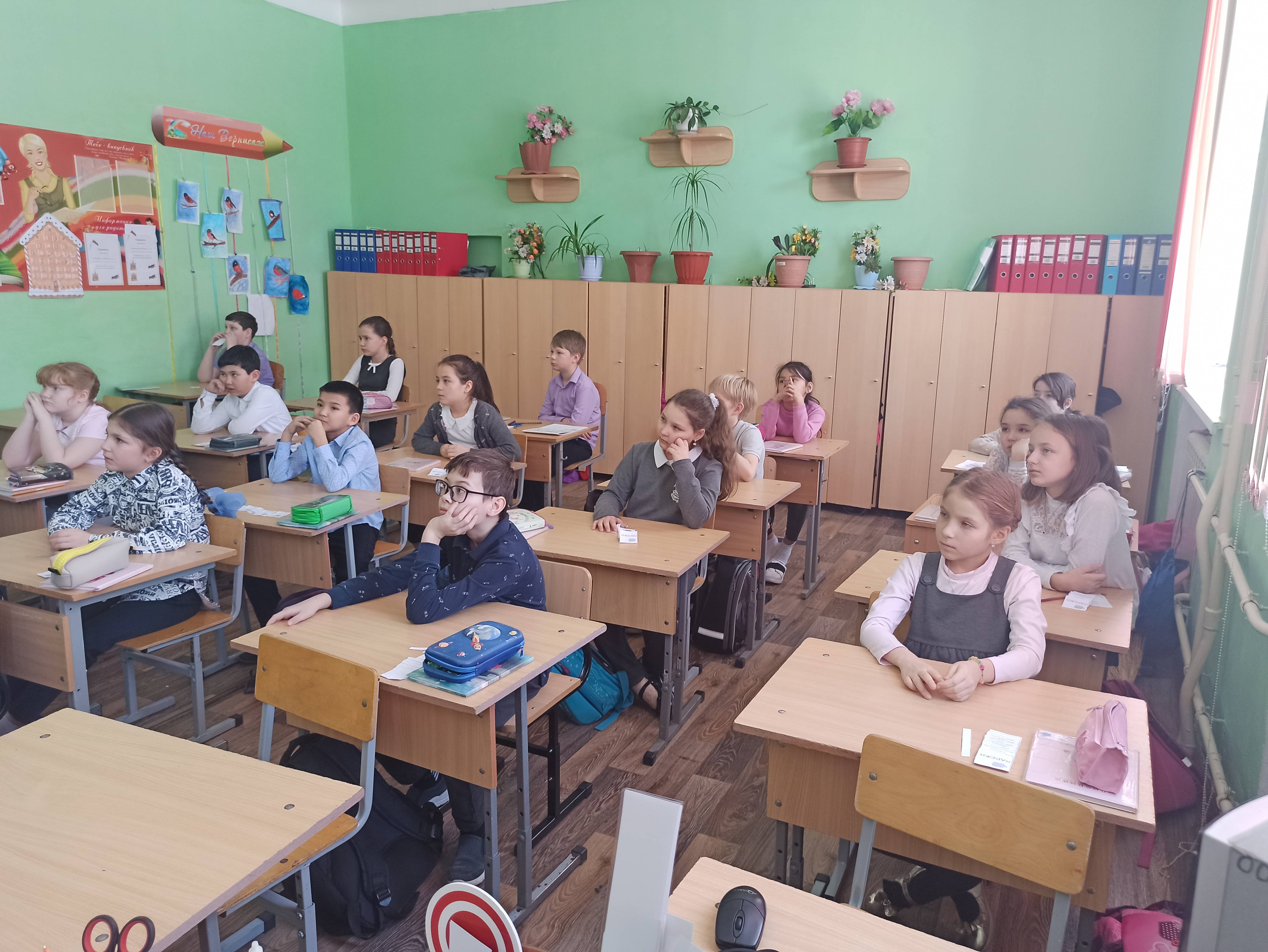 Постер к социальной практике: Чего один не может, то смогут все сообща.