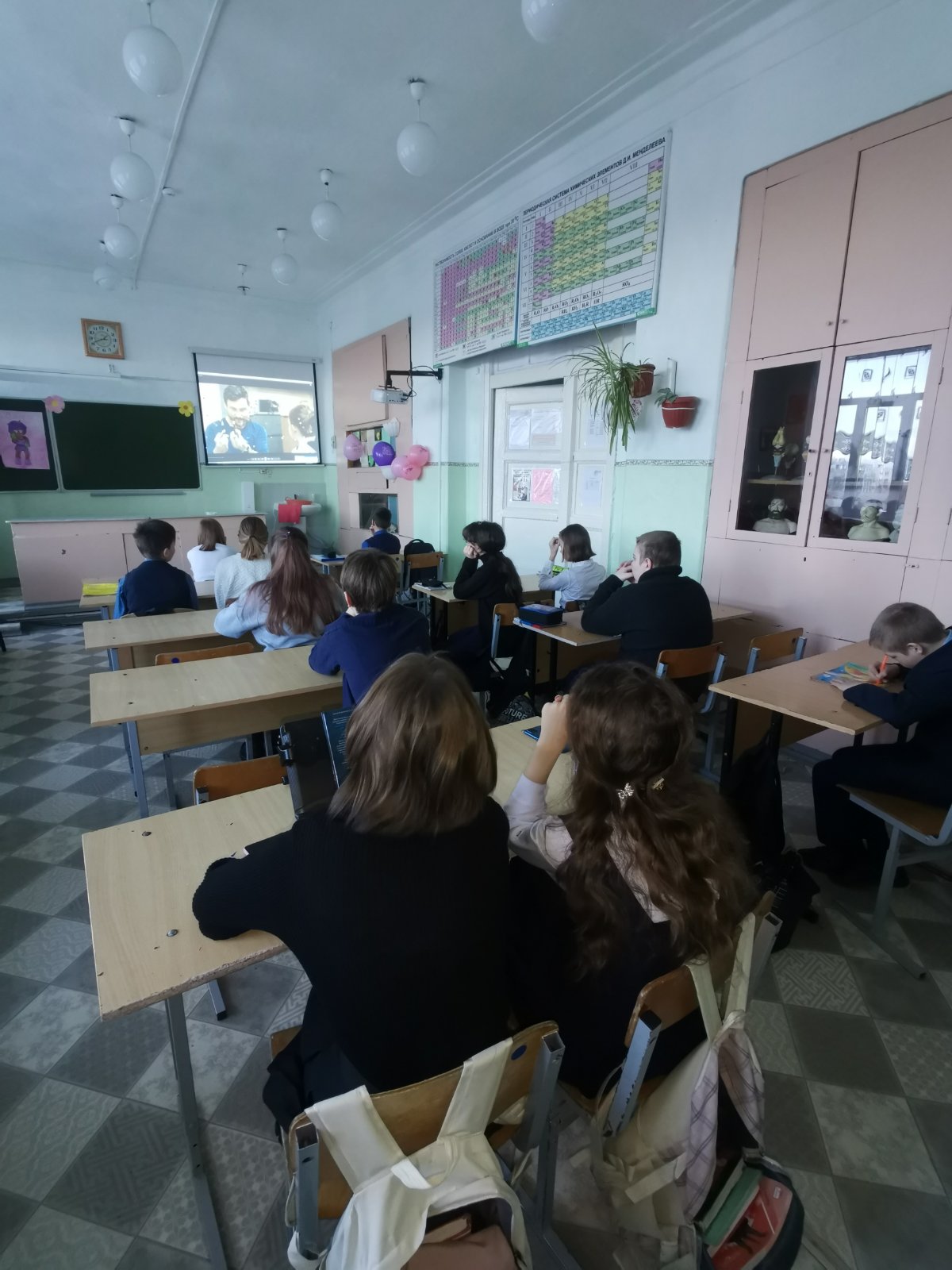 Постер к социальной практике: Вы смотрите, а не наблюдаете, а это большая разница.