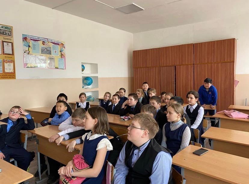 Постер к социальной практике: "Все помогают всем"
