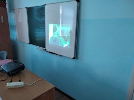 Постер к социальной практике: Чтобы помочь другому человеку, не обязательно быть сильным и богатым, — достаточно быть добрым.