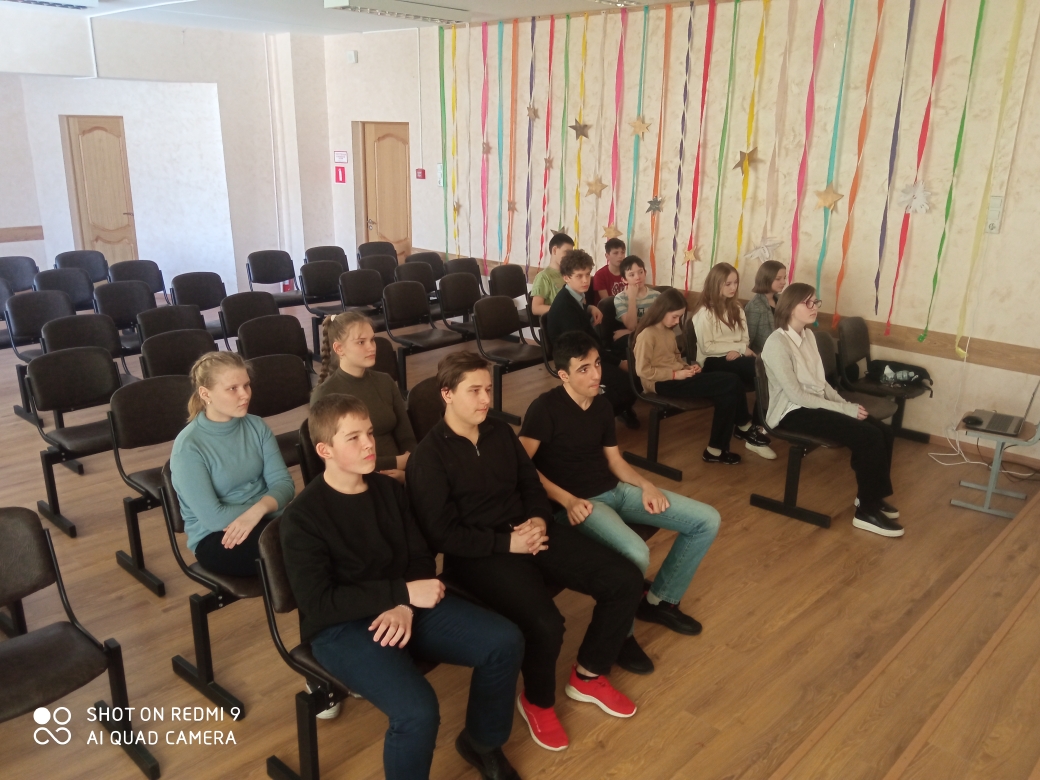 Постер к социальной практике: Помогаем людям.  МОУ Костровская средняя общеобразовательная школа . Просмотр фильма письма. Преподаватель Морозов Илья Игоревич