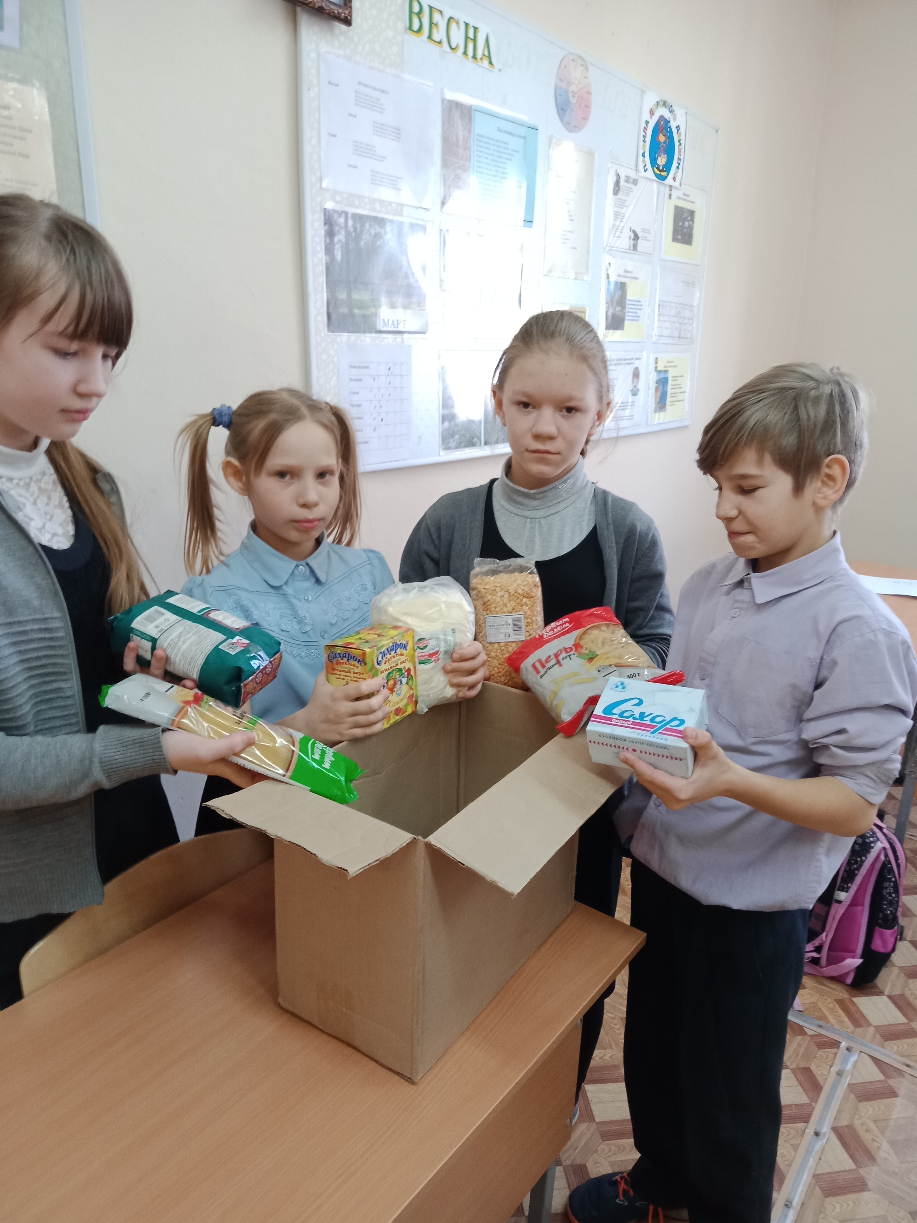 Постер к социальной практике: Помощь хороша делами, а не словам.