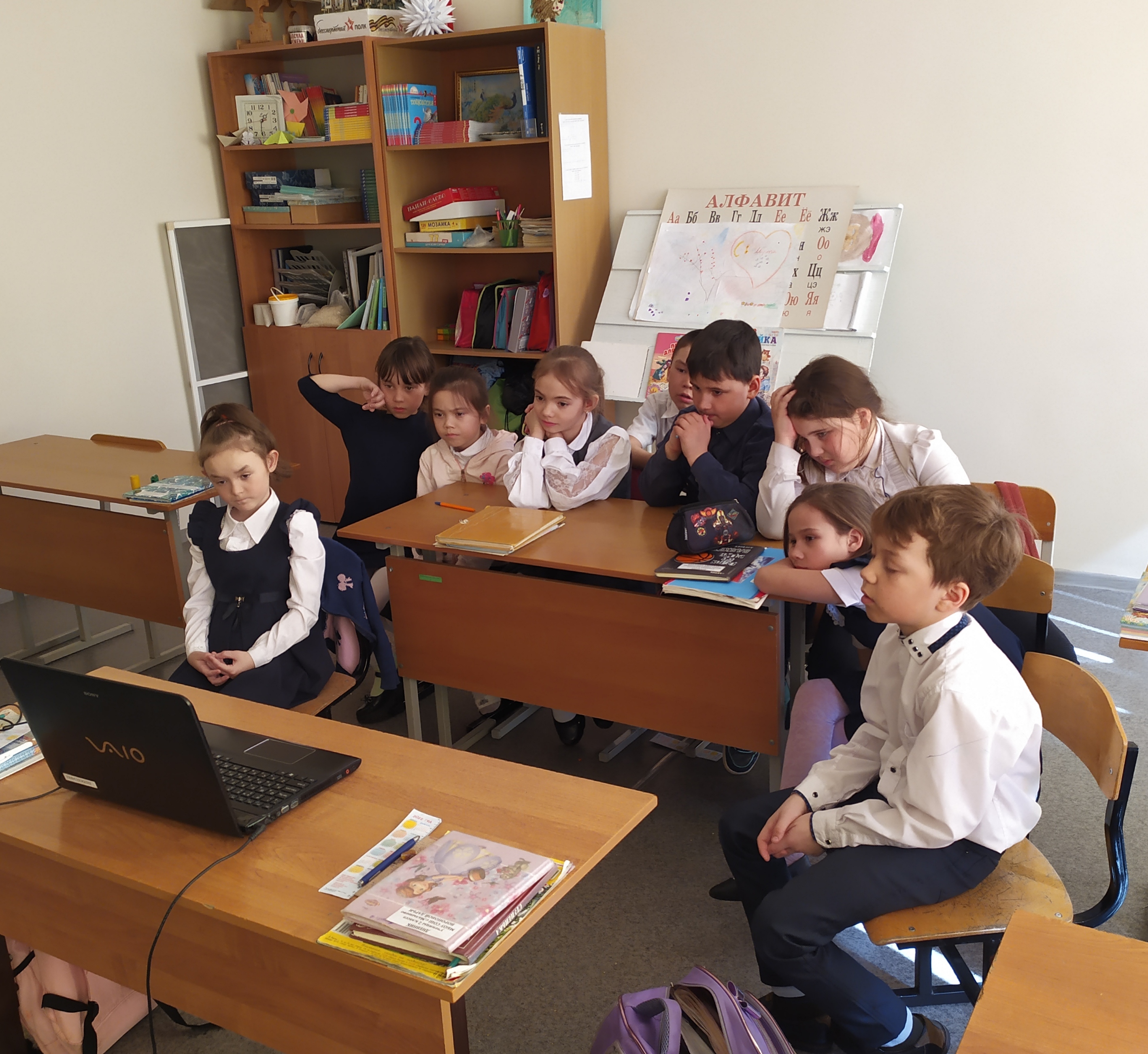 Постер к социальной практике: Помочь может каждый! Твори добро!
