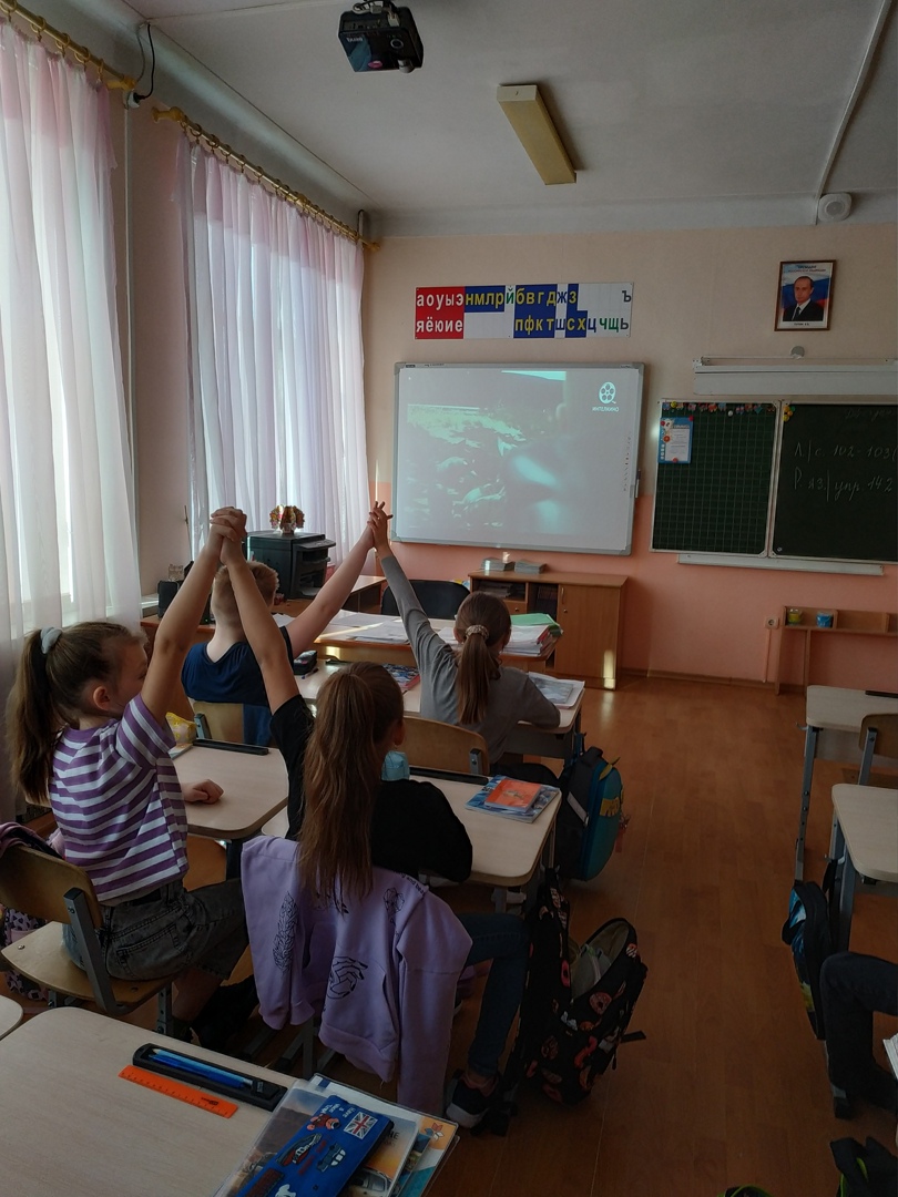Постер к социальной практике: Наши друзья — часть нашего счастья.